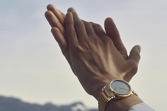 بلون الأغاف الأزرق بارميجياني فلورييه تعيد تعريف الفخامة الهادئة 