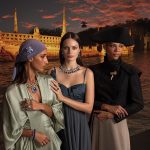 3_BP_GROUP_0360-sRGB استكشف سحر مجموعة تريجر آيلند من فان كليف أند آربلز