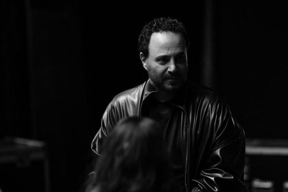 بلون الليل لفارس الغناء العربي تمزج بين الأصالة والحداثة