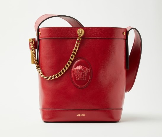 دليل هدايا عيد الحب  قطع أيقونية من أشهر الماركات العالمية لإطلالة لا تُنسى