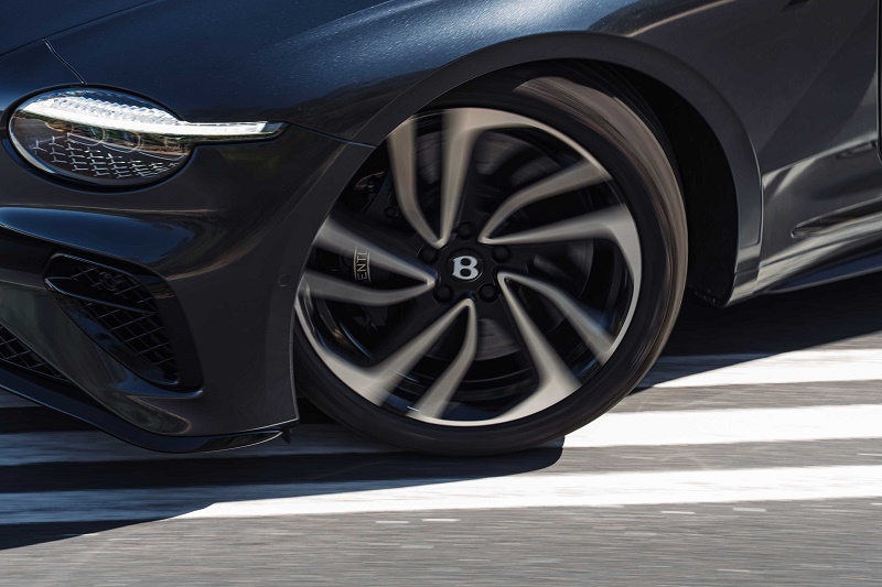 بنتلي كونتيننتال GT S وGTC S الجديدة: ثورة في الأداء الرياضي والفخامة الهجينة