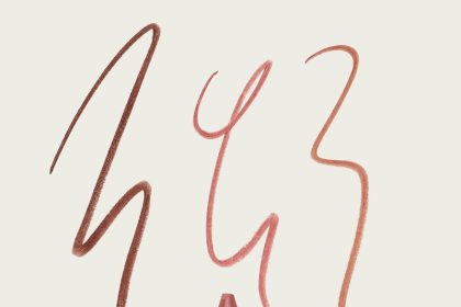 قلم Lip Sketch Hydrating Crayon ثورة فنية