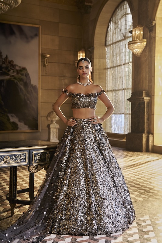 سيما غوجرال تكشف عن مجموعة كوتور 2025 التي تمزج بين الفن والأنوثة