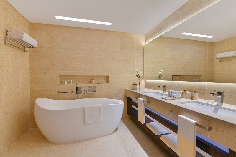 سوفيتل دبي ذا أوبليسك حيث تلتقي عظمة الأهرامات بـ فن العيش الفرنسي في قلب دبي