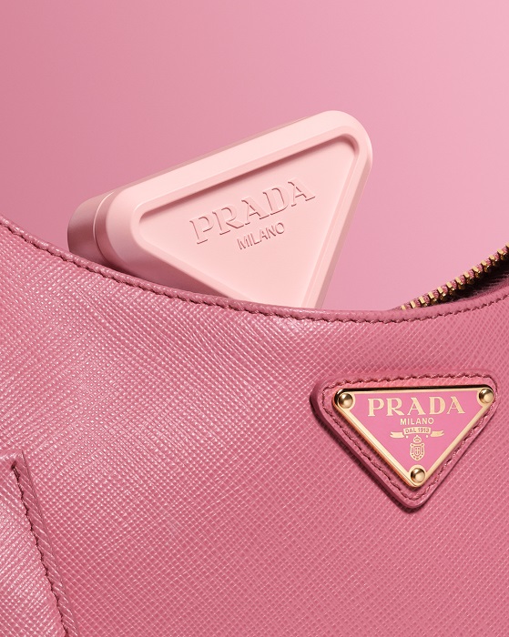 برادا بيوتي تطلق أول بلاش لها بالتعاون مع بيلا حديد