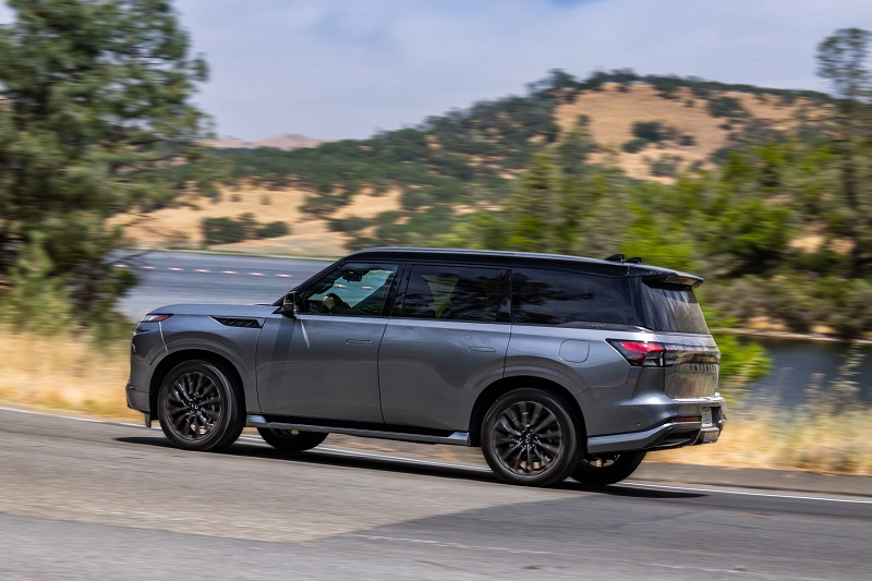 إنفينيتي QX80 تعريف جديد للفخامة والأمان  (SUV)