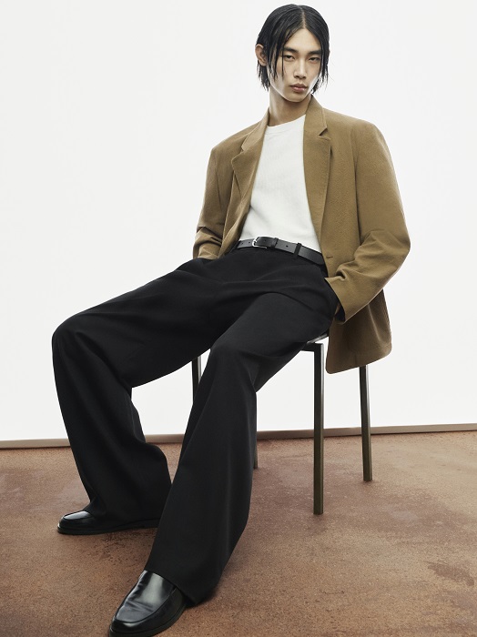 COS تكشف عن حملة ربيع وصيف 2026 أناقة بلمسة عصرية 