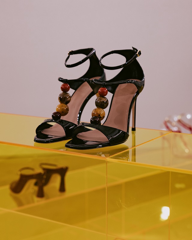 مالون سولييه تكشف عن سحر لندن بحضور أليكسا تشونغ