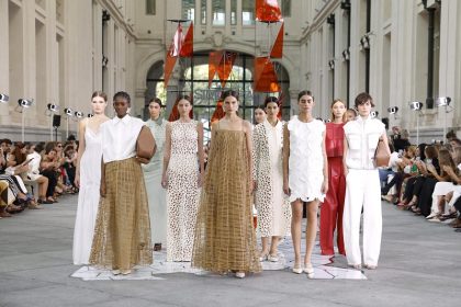 ميزون بيراميد ومرسيدس-بنز للموضة في مدريد جسر إبداعي