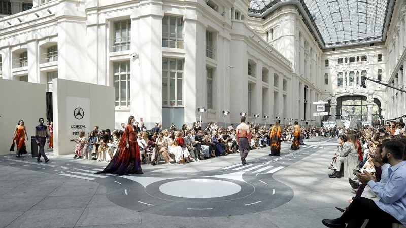 ميزون بيراميد ومرسيدس-بنز للموضة في مدريد جسر إبداعي