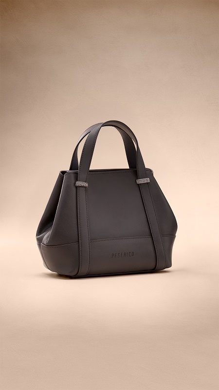 حقيبة إيتينيرا من بيسيريكو: أيقونة الأناقة العملية لموسم ربيع وصيف 2026