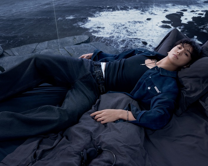 جونغكوك يتألق في حملة كالفن كلاين الجديدة لموسم ربيع 2026: دمج الموسيقى بالموضة