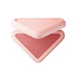 أطلقت علامة برادا بيوتي أول بلاش لها "Prada Touch" متعدد الاستخدامات بتركيبة مبتكرة، بالتعاون مع النجمة بيلا حديد. اكتشفي الألوان والمميزات هنا.