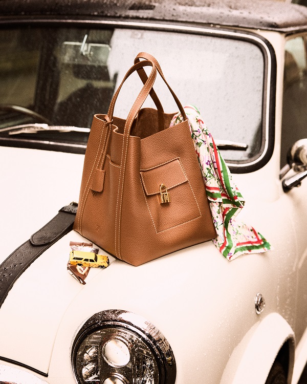 حقيبة Matryoshka المزوّدة بجيوب من CH تلبي احتياجات المرأة العصرية