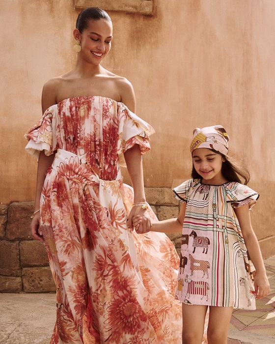 أزياء ربيع وصيف 2026 من بلومينغديلز أناقة متجددة وحملة عودة طال انتظارها