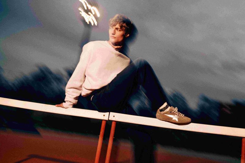 غولدن غوس تطلق حذاءها الرياضي الجديد ماراتون سبيد أناقة السبعينات بروح عصرية