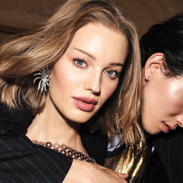 هايلايتر أنريل السائل من آورجلاس سركِ الجديد لبشرة متوهجة تدوم 12 ساعة 3 هايلايتر أنريل السائل من آورجلاس سركِ الجديد لبشرة متوهجة تدوم 12 ساعة