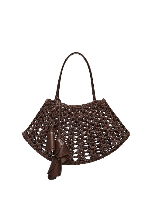 ماجدا بوتريم لربيع وصيف 2026 الاستوديو أنوثة عفوية وأناقة جريئة