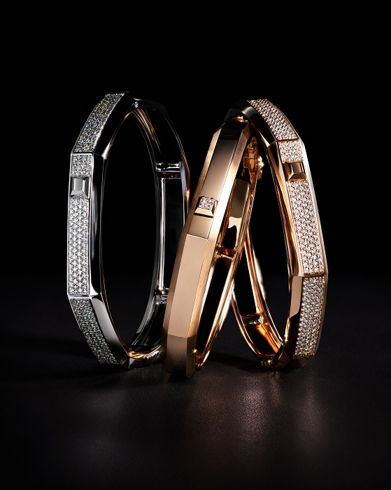 جوليان مور وإيرينا شايك تتألقان في حملة ميسيكا لمجموعة موديرنيست