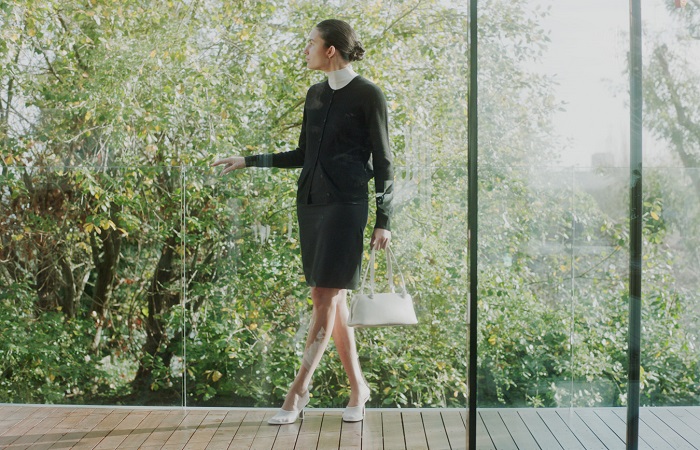 NEOUS لربيع وصيف 2026 حين يلتقي التصميم المعماري بدفء الصيف الإيطالي