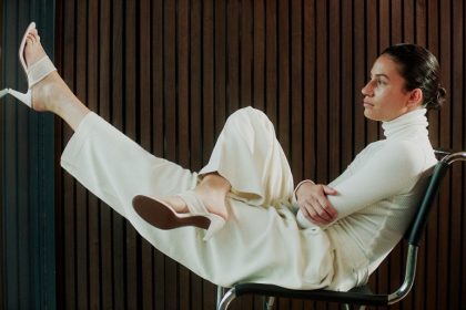 NEOUS لربيع وصيف 2026 حين يلتقي التصميم المعماري بدفء الصيف الإيطالي