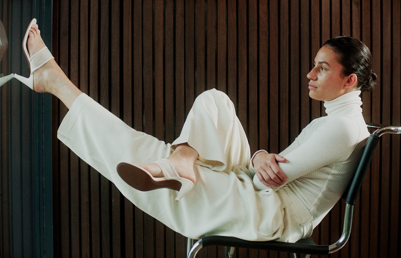 NEOUS لربيع وصيف 2026 حين يلتقي التصميم المعماري بدفء الصيف الإيطالي