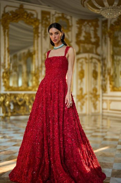 سيما غوجرال أزياء هوت كوتور وفساتين سهرة تنبض بالفخامة العصرية