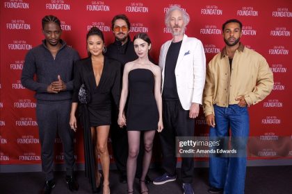 إطلالة ساحرة لنجمة إيميلي في باريس أشلي بارك بمجوهرات نودار القطرية