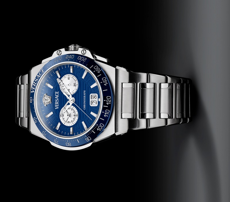 ساعة غريكا رياكشن من فيرساتشه لموسم ربيع وصيف 2026