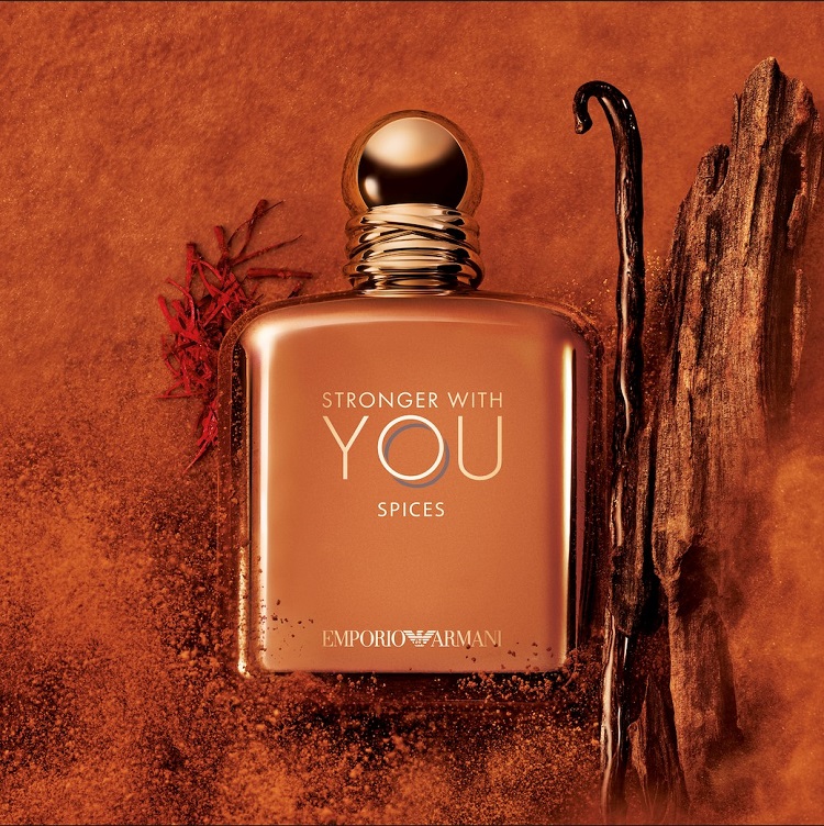 عطر سترونغر ويذ يو باورفلي جاذبية النفحات المدخنة وثبات يدوم 24 ساعة