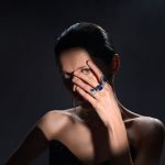 بارور أتيليه تسدل الستار على مجموعة مجوهرات فاخرة من الياقوت الأزرق النادر
