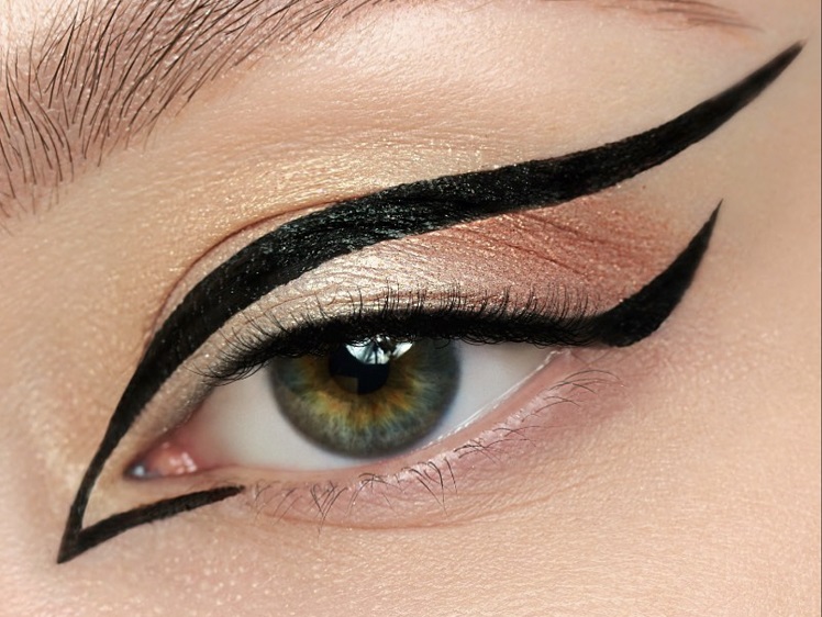 Graphic Eye Makeup Trend