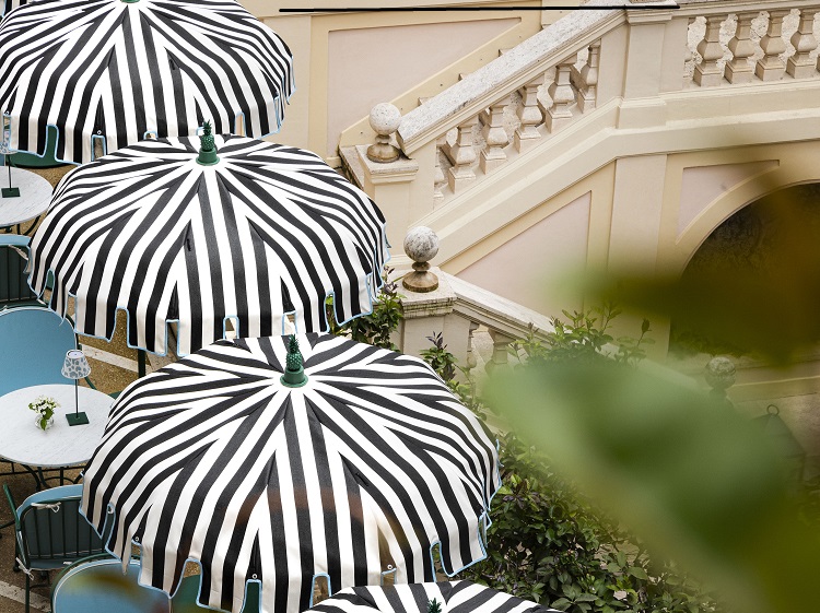 AQUAZZURA BAR AT HOTEL DE RUSSIE IN ROME
