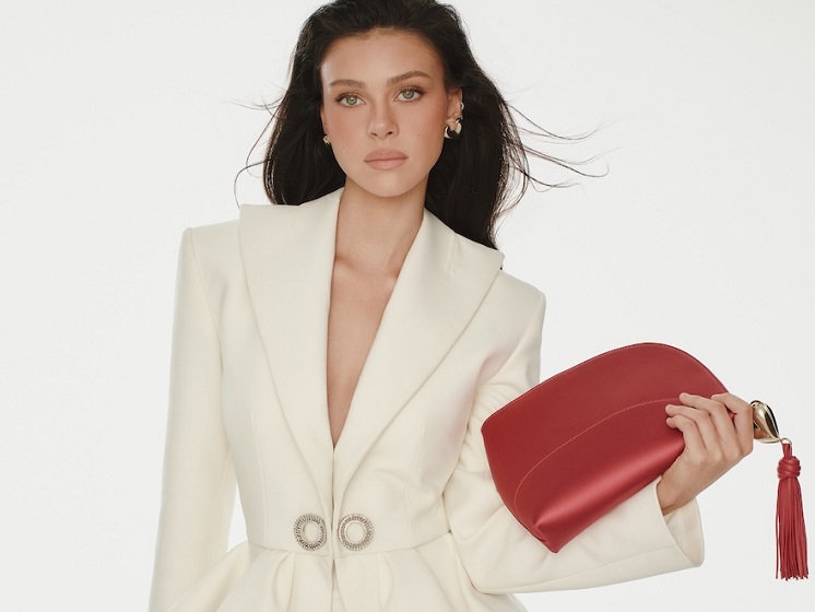 NICOLA PELTZ BECKHAM