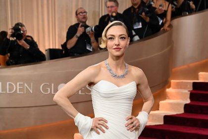 Amanda Seyfried wears Atelier Versace