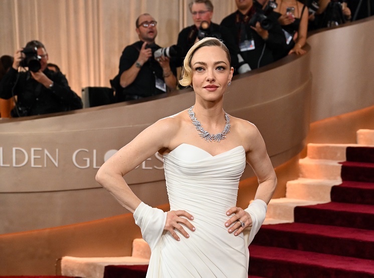 Amanda Seyfried wears Atelier Versace