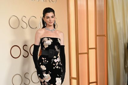 Anne Hathaway’s Timeless Elegance in Roger Vivier