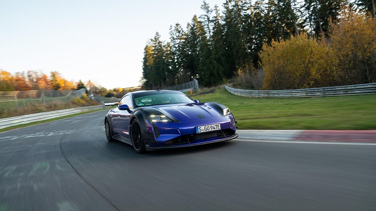 Taycan Turbo GT with Manthey Kit